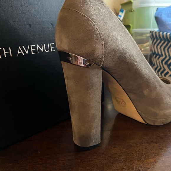 High heels - Picture 2 of 3